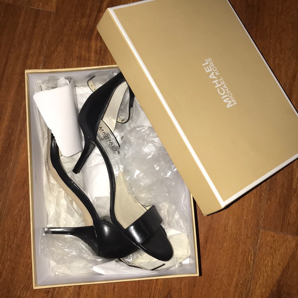 GORGEOUS MK strap heels